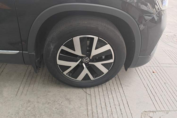 Used Volkswagen Tayron 2023 330TSI Two-Wheel-Drive Luxury Plus Advanced Version Right Front Wheel Hub