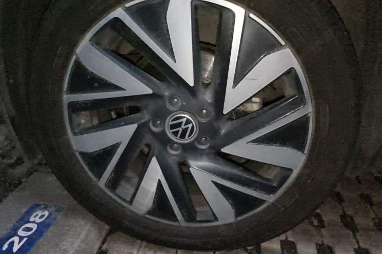 Used Volkswagen Tayron 2023 330TSI Two-Wheel-Drive R-Line High-Energy Version Right Front Wheel Hub