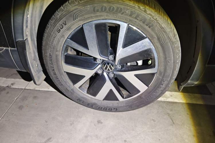 Used Volkswagen Tayron 2023 330TSI Two-Wheel-Drive Luxury Plus Advanced Version Right Front Wheel Hub