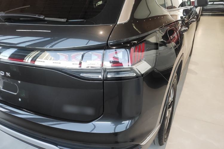 Used Volkswagen Tayron 2023 330TSI Two-Wheel-Drive Luxury Plus Advanced Version Right Rear Taillight