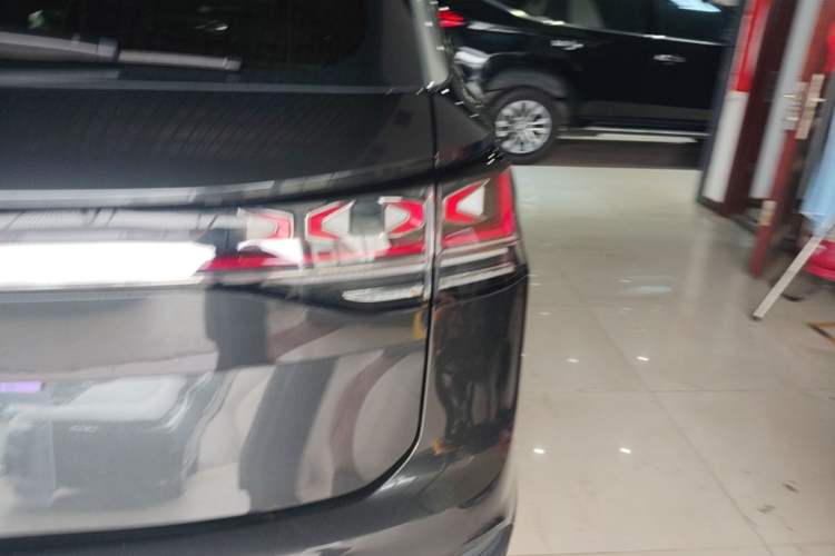 Used Volkswagen Tayron 2023 330TSI Two-Wheel-Drive Luxury Plus Advanced Version Right Rear Taillight