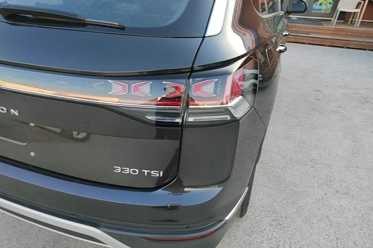 Used Volkswagen Tayron 2023 330TSI Two-Wheel-Drive Luxury Plus Advanced Version Right Rear Taillight