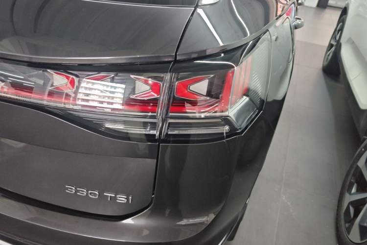 Used Volkswagen Tayron 2023 330TSI Two-Wheel-Drive Luxury Plus Advanced Version Right Rear Taillight