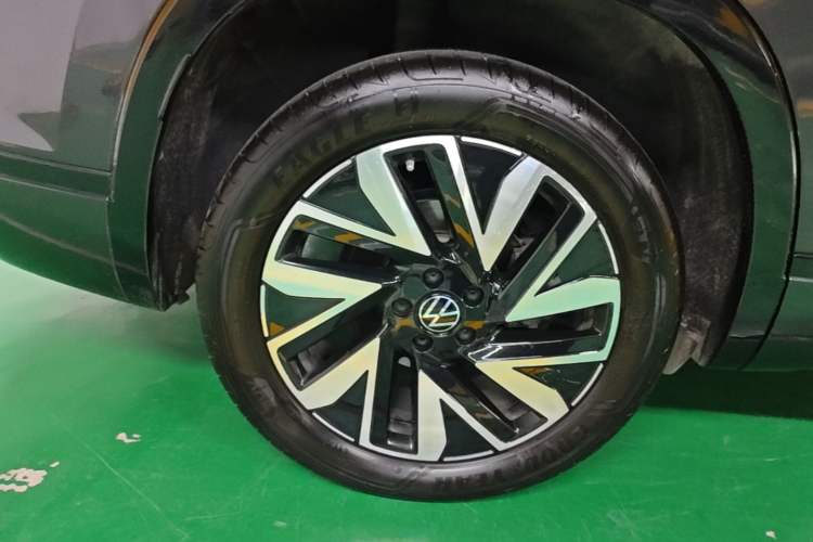 Used Volkswagen Tayron 2023 330TSI Two-Wheel-Drive R-Line High-Energy Version Right Rear Wheel Hub