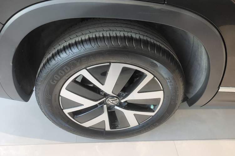 Used Volkswagen Tayron 2023 330TSI Two-Wheel-Drive Luxury Plus Advanced Version Right Rear Wheel Hub