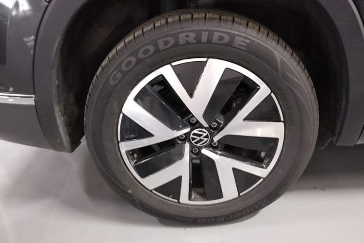 Used Volkswagen Tayron 2023 330TSI Two-Wheel-Drive Luxury Plus Advanced Version Right Rear Wheel Hub