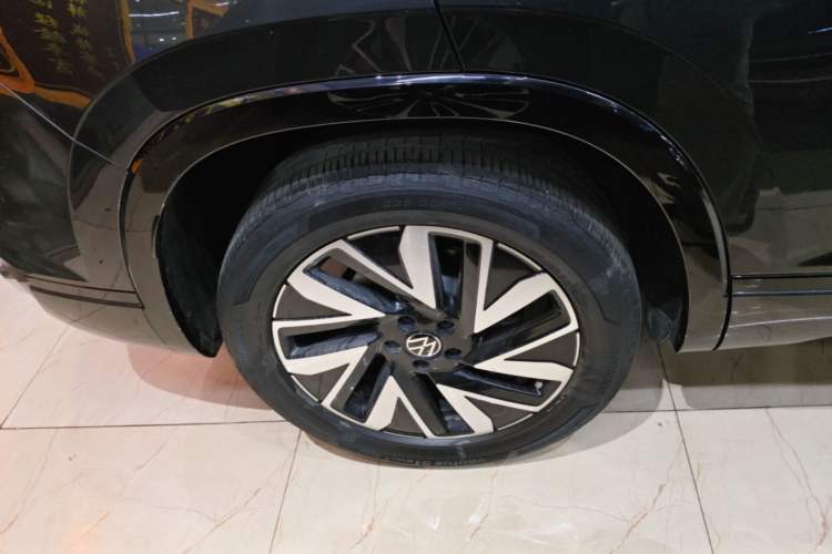 Used Volkswagen Tayron 2023 330TSI Two-Wheel-Drive R-Line High-Energy Version Right Rear Wheel Hub