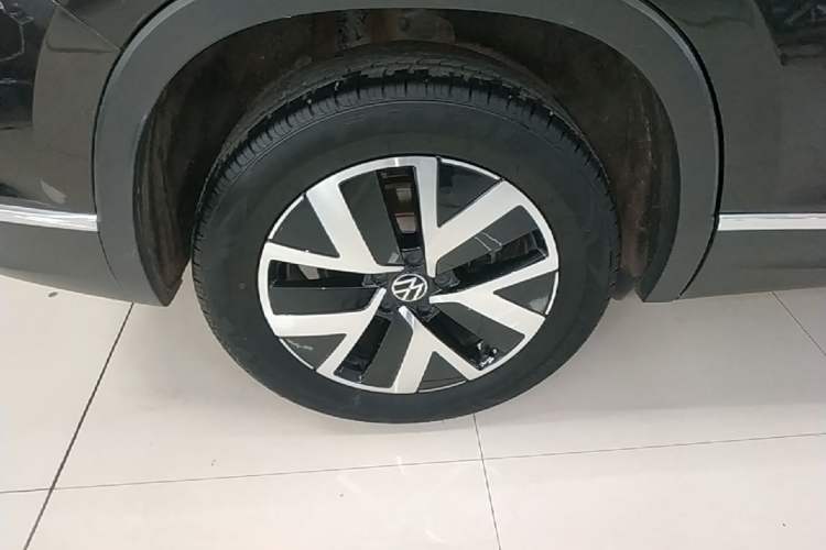 Used Volkswagen Tayron 2023 330TSI Two-Wheel-Drive Luxury Plus Advanced Version Right Rear Wheel Hub