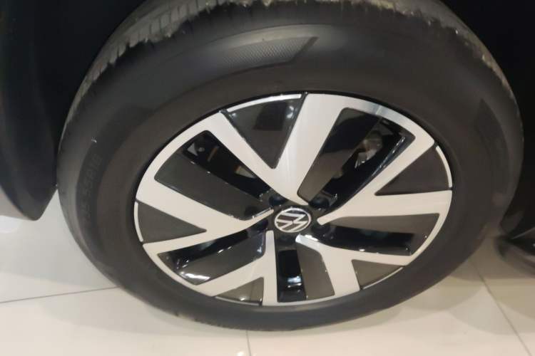 Used Volkswagen Tayron 2023 330TSI Two-Wheel-Drive Luxury Plus Advanced Version Right Rear Wheel Hub