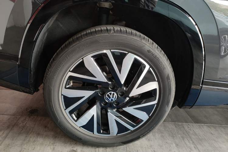 Used Volkswagen Tayron 2023 Revised Version 380TSI All-Wheel Drive R-Line High-Energy Edition Right Rear Wheel Hub
