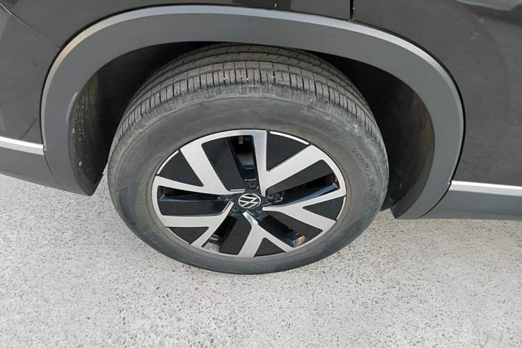 Used Volkswagen Tayron 2023 330TSI Two-Wheel-Drive Luxury Plus Advanced Version Right Rear Wheel Hub