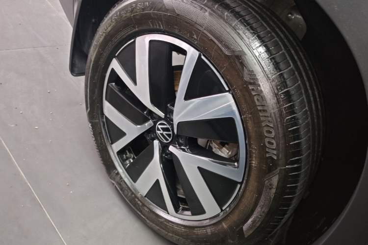 Used Volkswagen Tayron 2023 330TSI Two-Wheel-Drive Luxury Plus Advanced Version Right Rear Wheel Hub