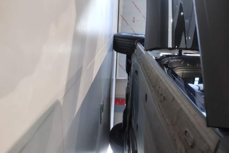 Used Volkswagen Tayron 2023 330TSI Two-Wheel-Drive Luxury Plus Advanced Version Right Side Sill