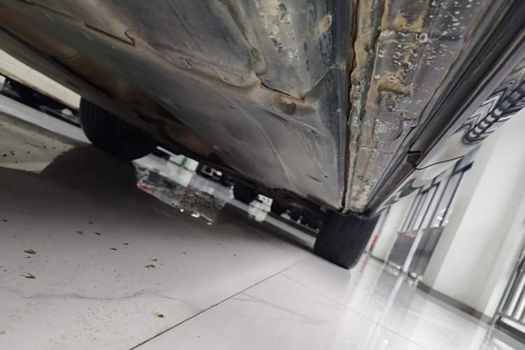Used Volkswagen Tayron 2023 330TSI Two-Wheel-Drive R-Line High-Energy Version Right Side Sill