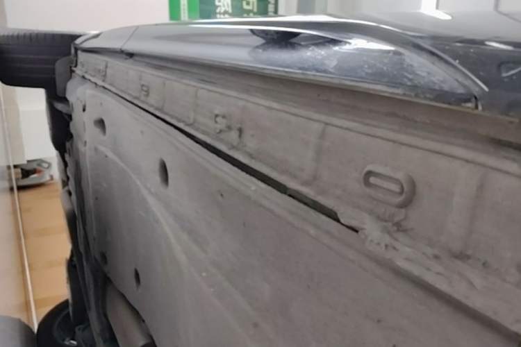 Used Volkswagen Tayron 2023 330TSI Two-Wheel-Drive R-Line High-Energy Version Right Side Sill