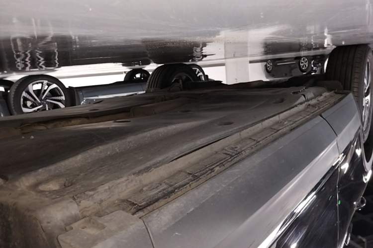 Used Volkswagen Tayron 2023 330TSI Two-Wheel-Drive Luxury Plus Advanced Version Right Side Sill