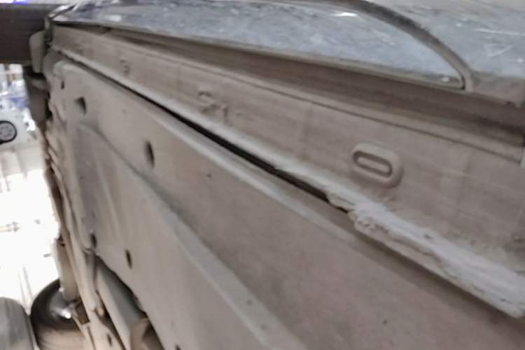 Used Volkswagen Tayron 2023 330TSI Two-Wheel-Drive R-Line High-Energy Version Right Side Sill