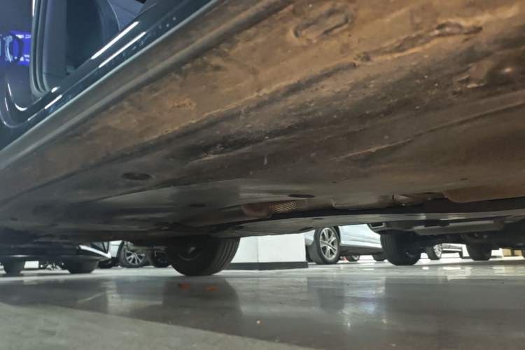 Used Volkswagen Tayron 2023 330TSI Two-Wheel-Drive Luxury Plus Advanced Version Right Side Sill