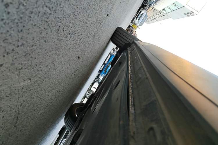 Used Volkswagen Tayron 2023 330TSI Two-Wheel-Drive Luxury Plus Advanced Version Right Side Sill