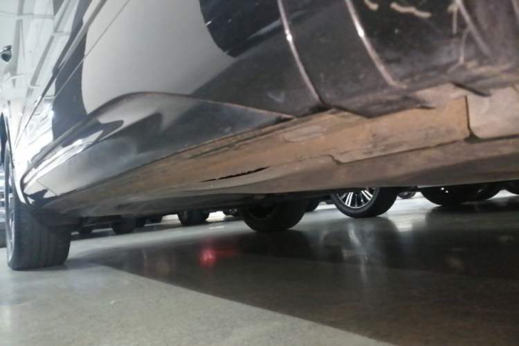 Used Volkswagen Tayron 2023 Revised Version 380TSI All-Wheel Drive R-Line High-Energy Edition Right Side Sill