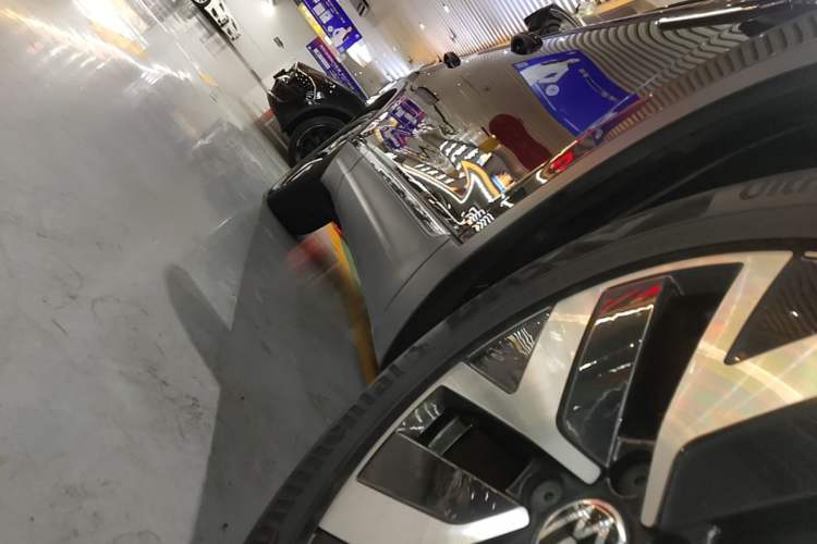 Used Volkswagen Tayron 2023 330TSI Two-Wheel-Drive Luxury Plus Advanced Version Right Side Sill