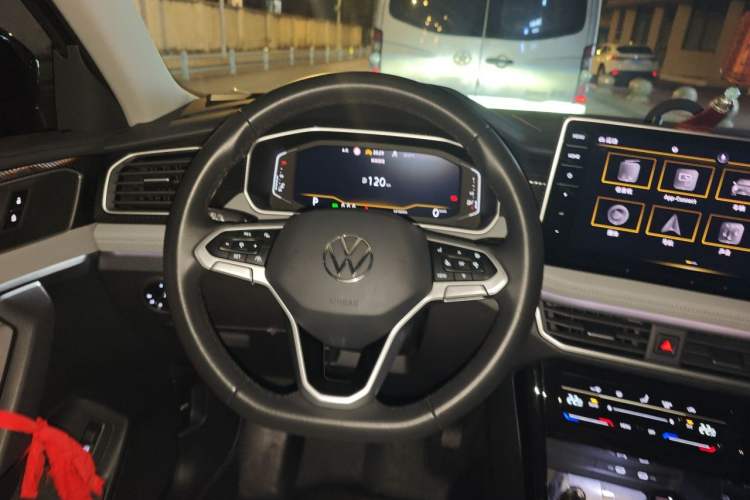 Used Volkswagen Tayron 2023 330TSI Two-Wheel-Drive Luxury Plus Advanced Version Steering Wheel