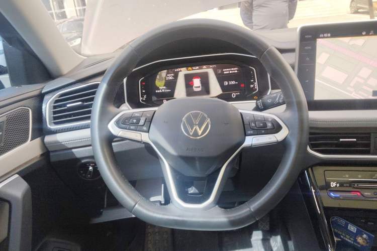 Used Volkswagen Tayron 2023 330TSI Two-Wheel-Drive Luxury Plus Advanced Version Steering Wheel