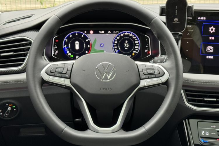 Used Volkswagen Tayron 2023 330TSI Two-Wheel-Drive Luxury Plus Advanced Version Steering Wheel