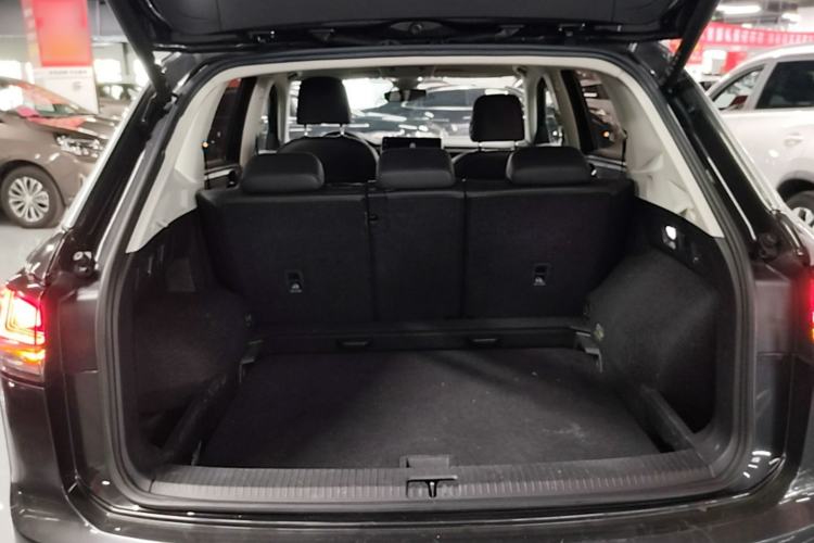 Used Volkswagen Tayron 2023 330TSI Two-Wheel-Drive Luxury Plus Advanced Version Trunk