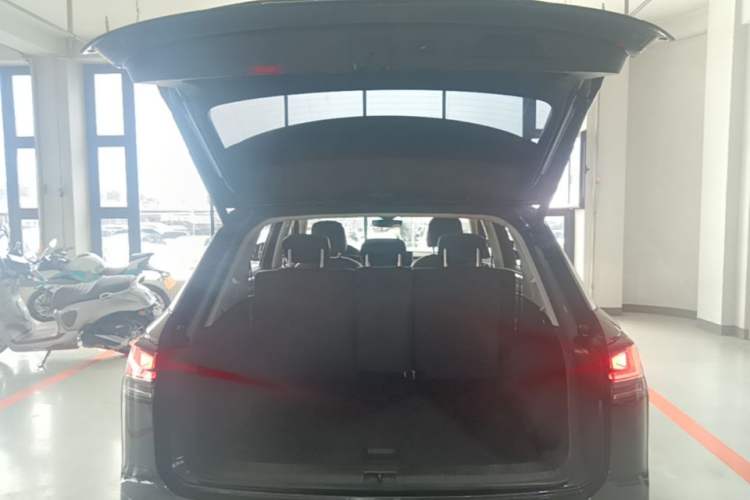 Used Volkswagen Tayron 2023 330TSI Two-Wheel-Drive R-Line High-Energy Version Trunk