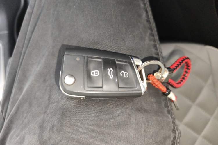 Used Volkswagen Tayron 2023 330TSI Two-Wheel-Drive R-Line High-Energy Version Vehicle Key