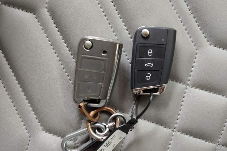 Used Volkswagen Tayron 2023 330TSI Two-Wheel-Drive R-Line High-Energy Version Vehicle Key