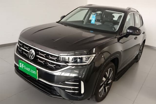 Ojetý Volkswagen Tayron 2023 330TSI Two-Wheel-Drive R-Line High-Energy Version