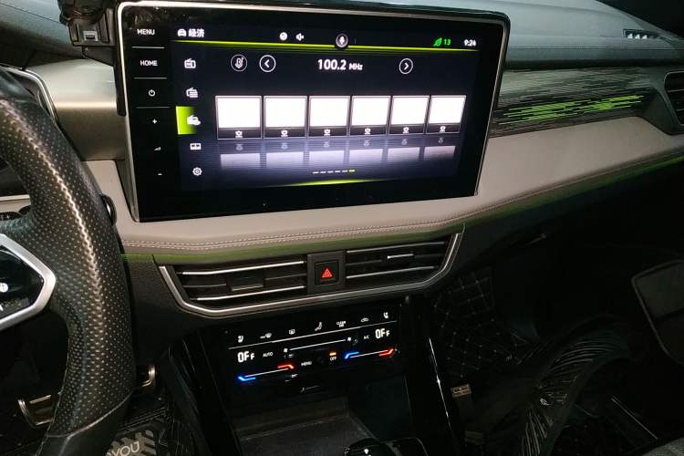 Used Volkswagen Tayron 2023 380TSI Four-Wheel Drive R-Line Pro Smart Edition Audio And AC Panel