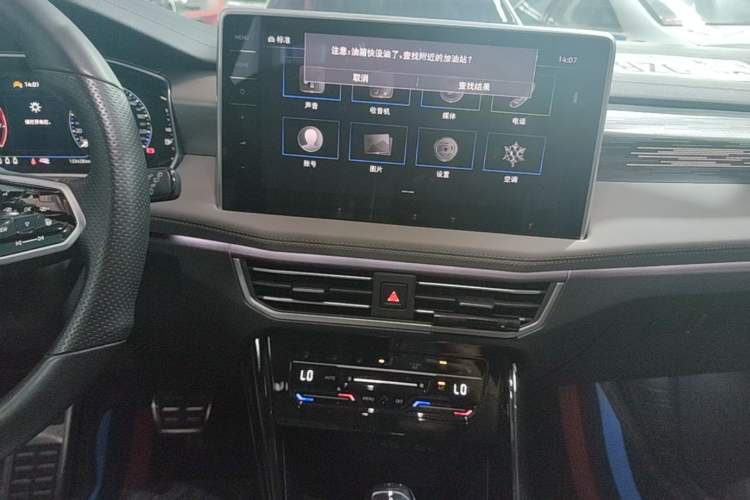 Used Volkswagen Tayron 2023 380TSI Four-Wheel Drive R-Line Pro Smart Edition Audio And AC Panel