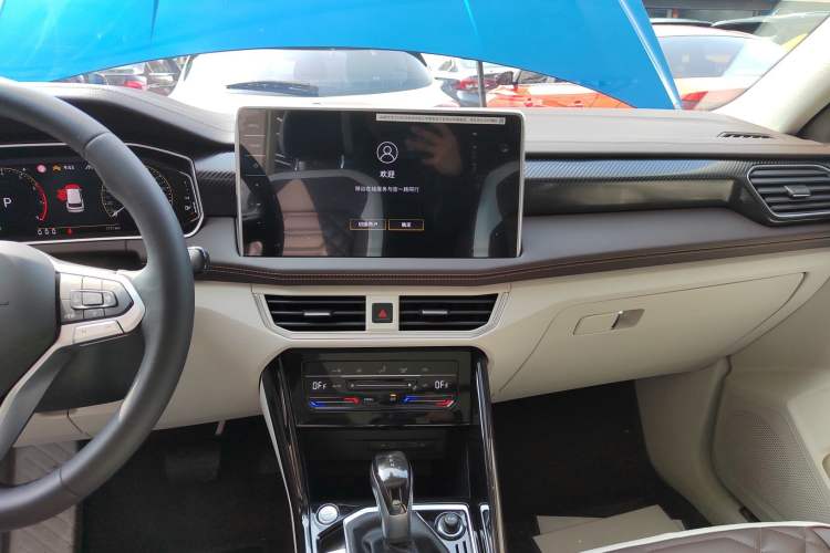 Used Volkswagen Tayron 2023 330TSI Two-Wheel-Drive Luxury Plus Advanced Version Audio And AC Panel