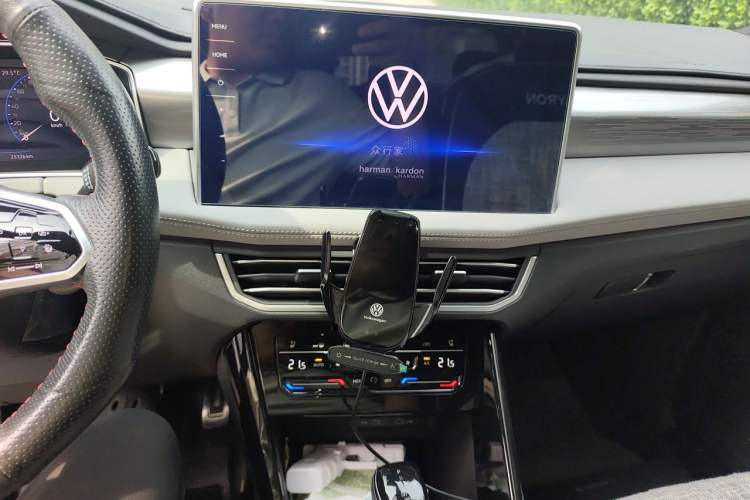 Used Volkswagen Tayron 2023 380TSI Four-Wheel Drive R-Line Pro Smart Edition Audio And AC Panel