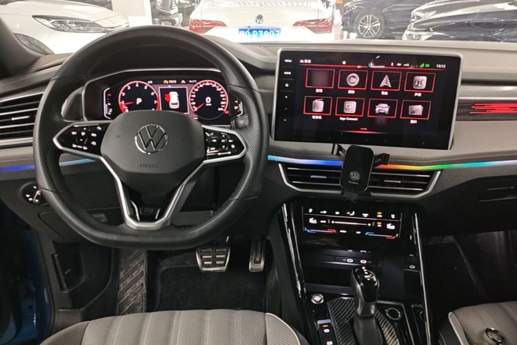 Used Volkswagen Tayron 2023 380TSI Four-Wheel Drive R-Line Pro Smart Edition Center Console