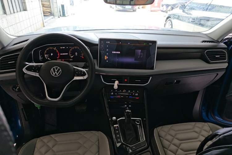 Used Volkswagen Tayron 2023 280TSI Two-Wheel-Drive Luxury Plus Advanced Version Center Console
