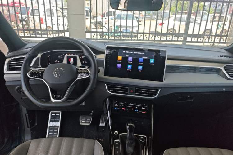 Used Volkswagen Tayron 2023 380TSI Four-Wheel Drive R-Line Pro Smart Edition Center Console