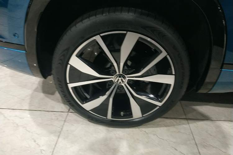 Used Volkswagen Tayron 2023 380TSI Four-Wheel Drive R-Line Pro Smart Edition Exterior 8