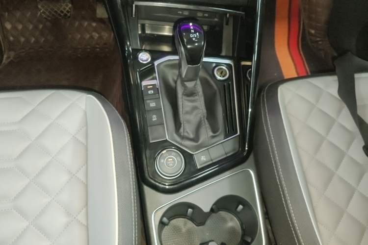 Used Volkswagen Tayron 2023 380TSI Four-Wheel Drive R-Line High-Energy Version Gear Lever