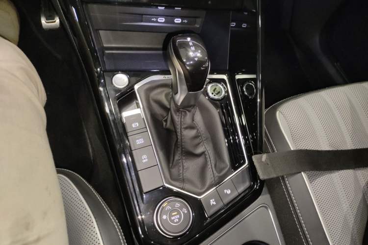Used Volkswagen Tayron 2023 380TSI Four-Wheel Drive R-Line Pro Smart Edition Gear Lever