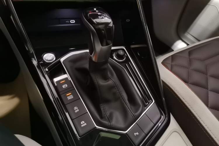 Used Volkswagen Tayron 2023 280TSI Two-Wheel-Drive Luxury Plus Advanced Version Gear Lever