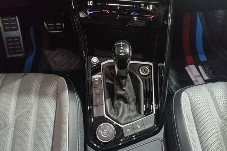 Used Volkswagen Tayron 2023 380TSI Four-Wheel Drive R-Line Pro Smart Edition Gear Lever