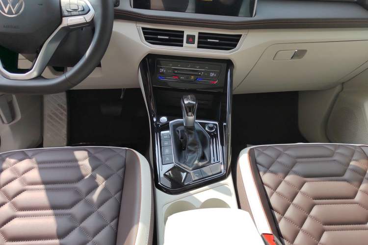 Used Volkswagen Tayron 2023 330TSI Two-Wheel-Drive Luxury Plus Advanced Version Gear Lever