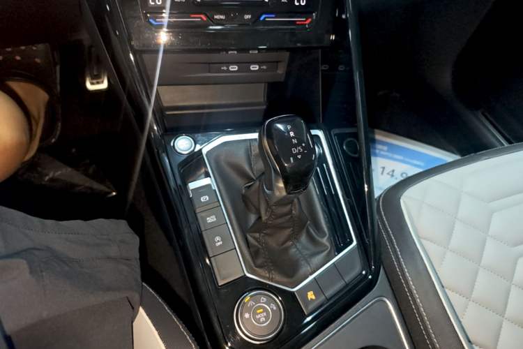 Used Volkswagen Tayron 2023 380TSI Four-Wheel Drive R-Line High-Energy Version Gear Lever