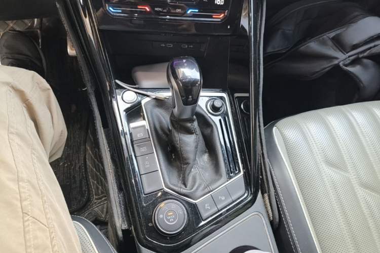 Used Volkswagen Tayron 2023 380TSI Four-Wheel Drive R-Line Pro Smart Edition Gear Lever