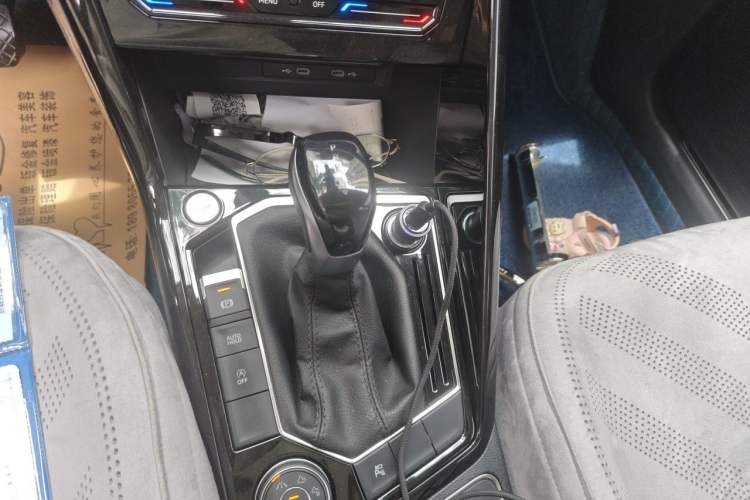 Used Volkswagen Tayron 2023 Revised Version 380TSI All-Wheel Drive R-Line High-Energy Edition Gear Lever