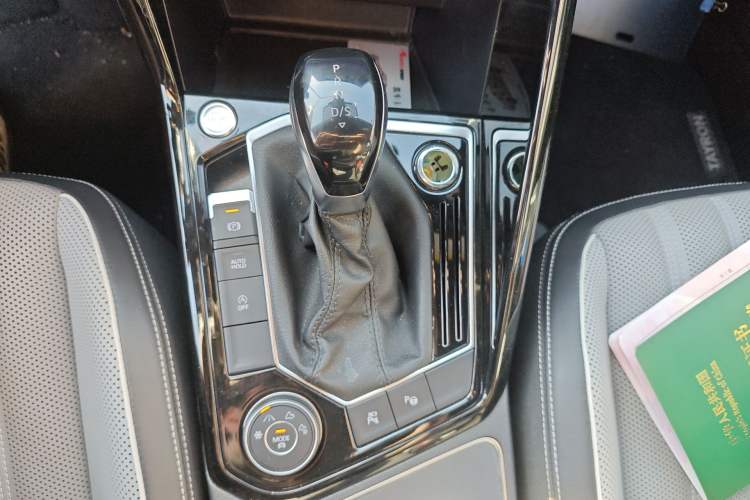 Used Volkswagen Tayron 2023 380TSI Four-Wheel Drive R-Line Pro Smart Edition Gear Lever